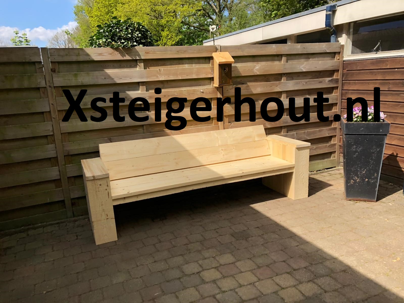 Steigerhout loungebank gemaakt met een bouwpakket