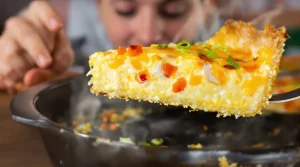 Geen deeg nodig: deze hartige taart met paprika heeft een aardappelbodem, en dit is waarom