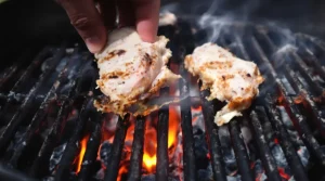 Waarom je een kurk over het rooster moet wrijven vóór het barbecueën